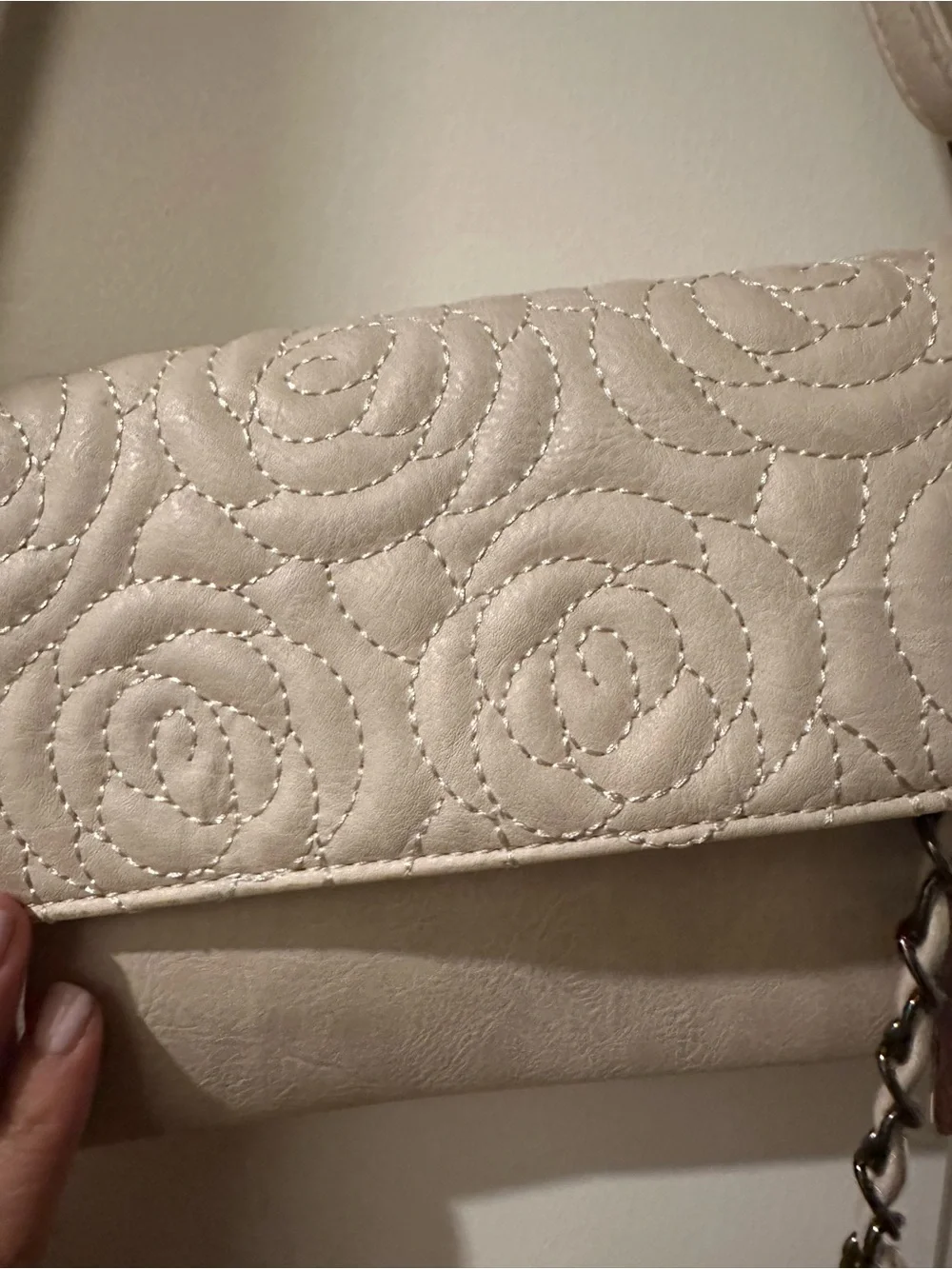 Quilted Floral-Flap Crossbody Bag in Light Beige
